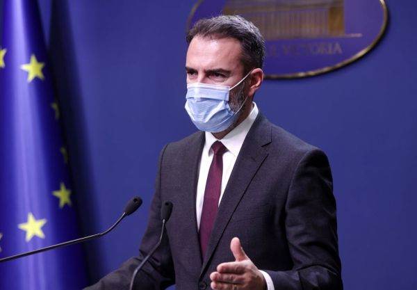 Purtătorul de cuvânt al Executivului, Dan Cărbunaru a spus că principalul obiectiv al acestui program este "acela de a contribui la prevenirea excluziunii sociale, abandonului şcolar şi de a îmbunătăţi performanţele şcolare".